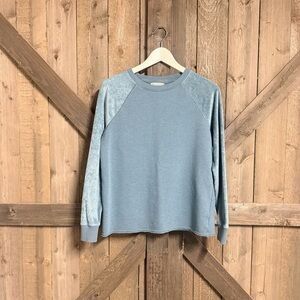 American Eagle Blue Long Sleeve Sweatshirt EUC